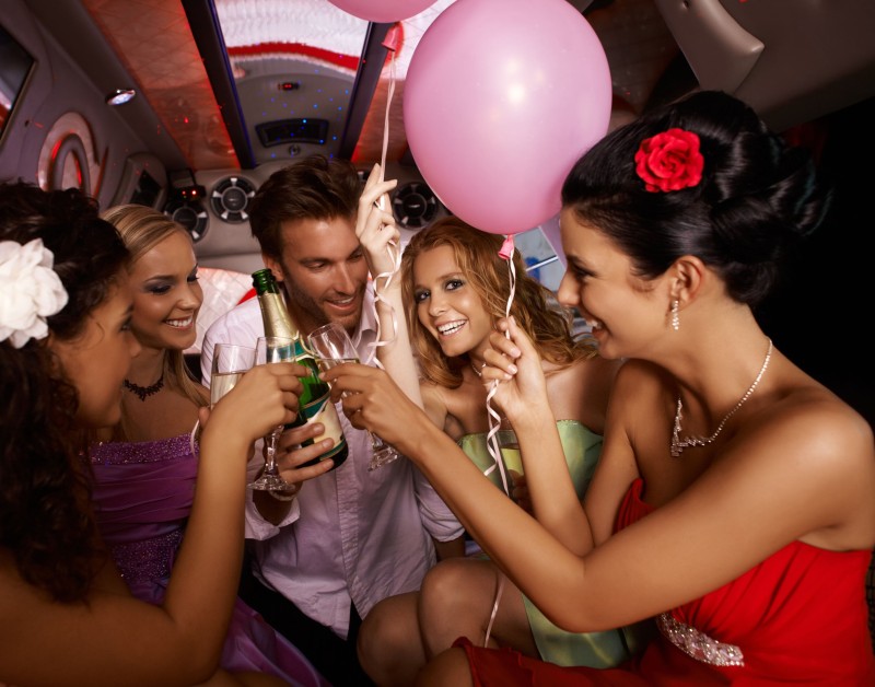 3 Reasons to Rent a Party Bus