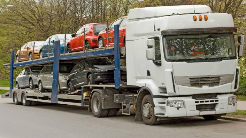 Three Tasks a Towing Company Offers Through Roadside Assistance Service