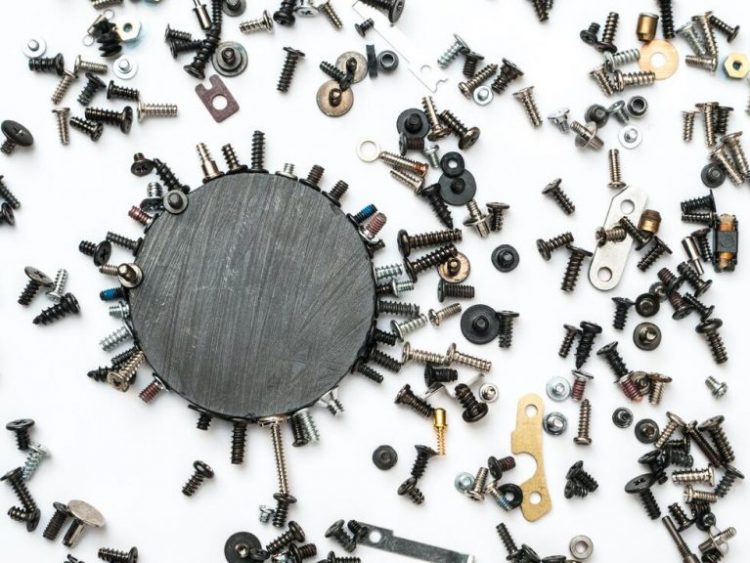 2 Ways Contracting With a Bolts and Fasteners Supplier Can Benefit You